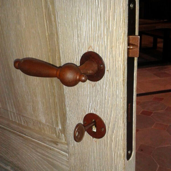 porte intérieur avec poignet style ancien