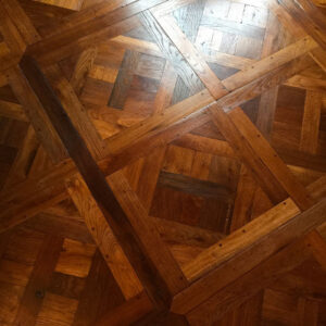 Nettoyer un parquet ancien ciré