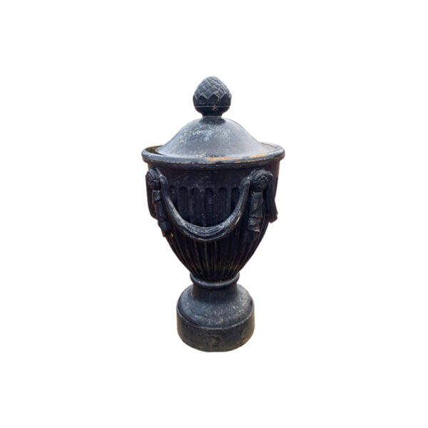 paire de grands vases en fonte noire